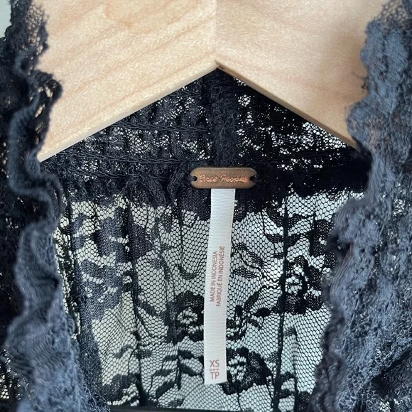 Free People Flowy Lace top - Picture 5 of 6